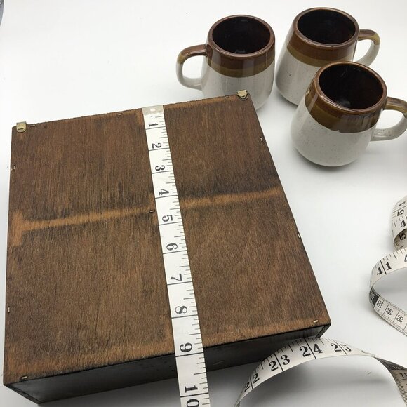 Vintage Wood Coffee Mug Display Case With 4 Stoneware Mugs Wall Hanging Shelf - Picture 13 of 16